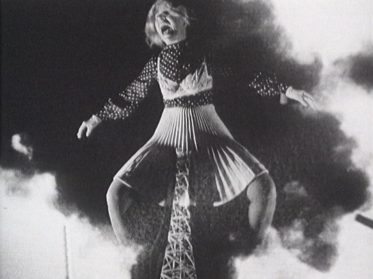 Filmstill Mara Mattuschka "SOS"